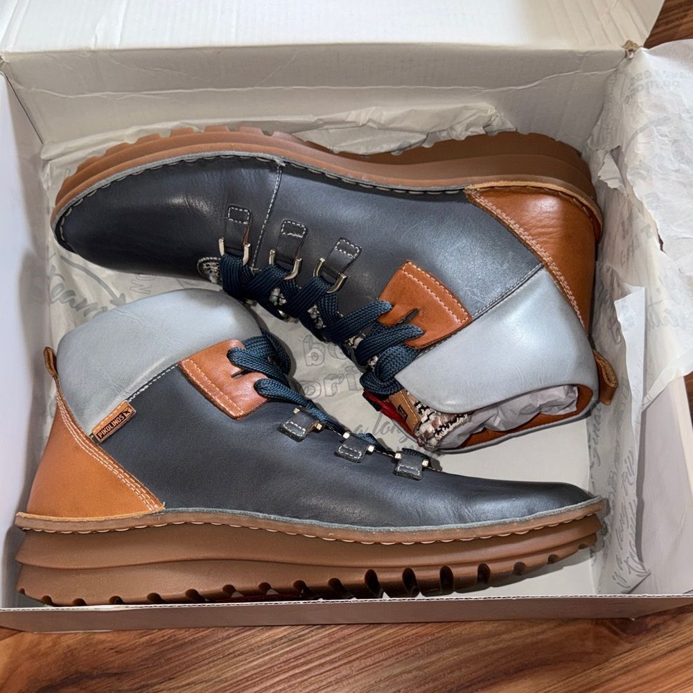 PIKOLINOS Men's Two-Tone Leather Chukka Boots in Black, Gray & Tan
